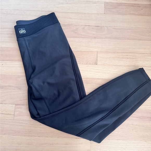 ALO Yoga Black Leggings - Picture 1 of 2